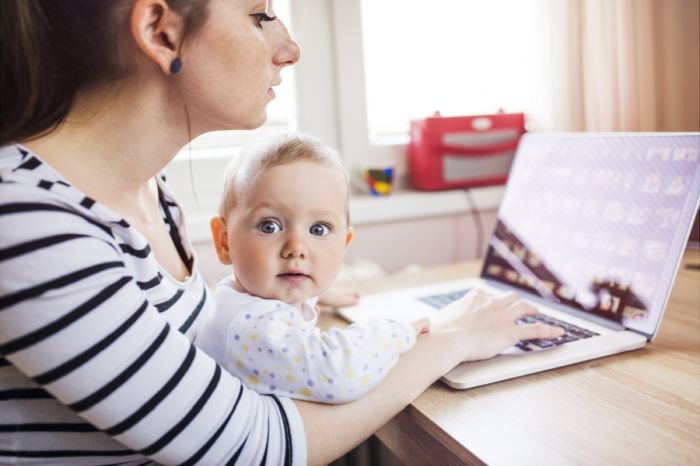 Young,mother,in,home,office,with,computer,and,her,daugher