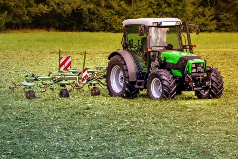 traktor, sekačka, příroda, pastvina, louka, zemědělství, sekat, sklizeň, tráva, orná, technika, stroj, zemědělské stroje, pole, práce, krajina
